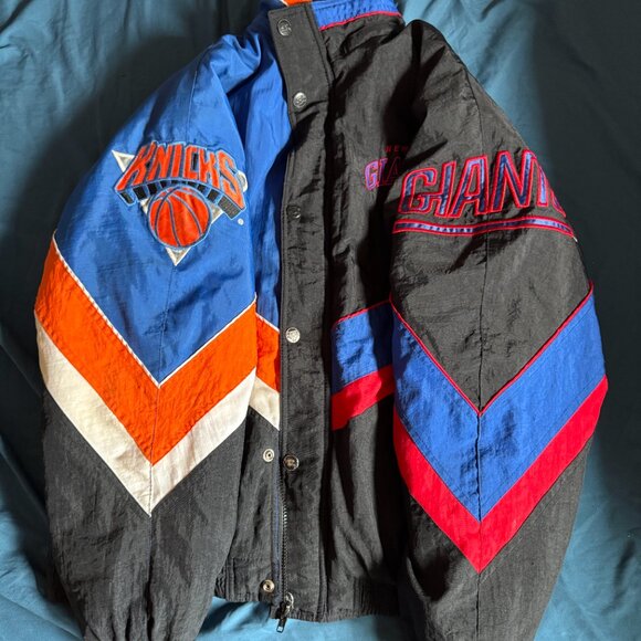 New York Knicks GIants Starter Jacket Windbreaker Medium/Large - Picture 1 of 12